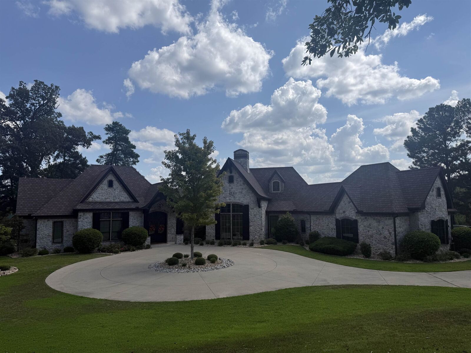 Property Photo: 204 Turtle Creek Bnd TX 75605