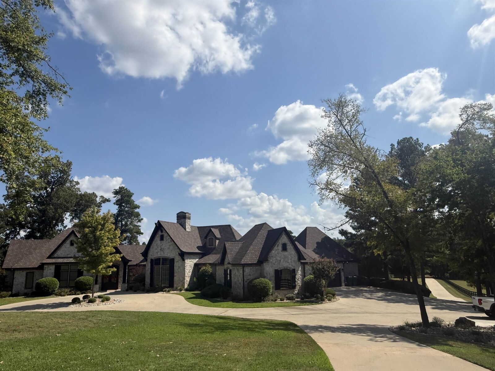 Property Photo:  204 Turtle Creek Bnd  TX 75605 