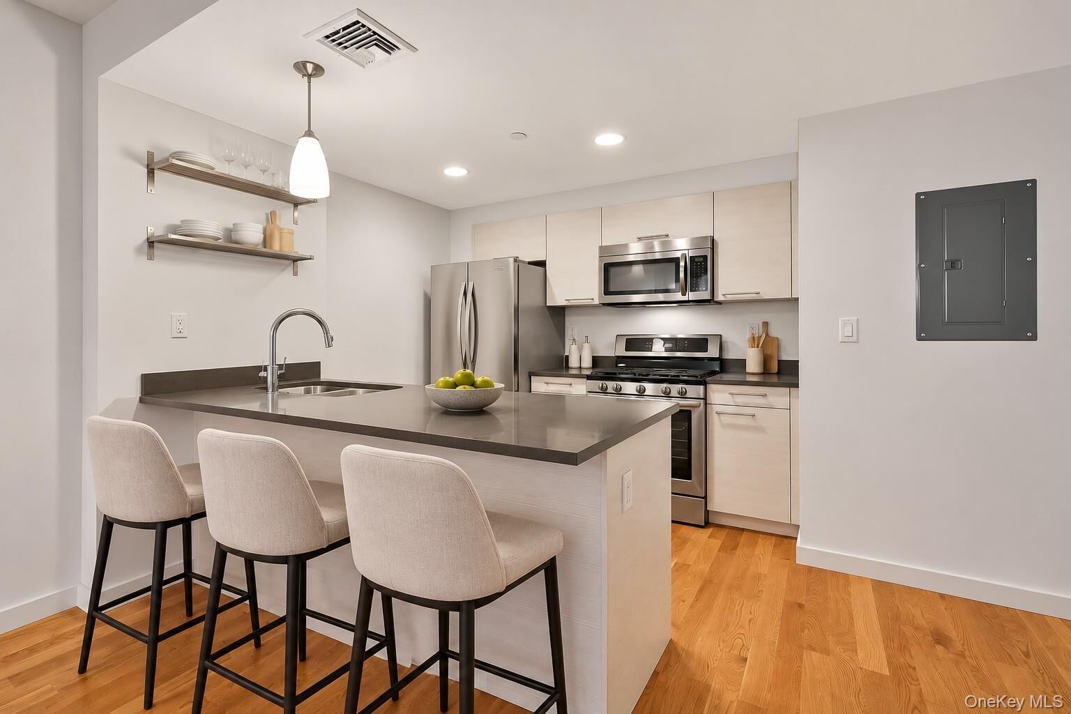 Property Photo: 106-20 70th Avenue 2C NY 11375