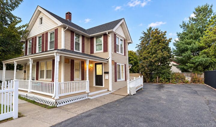 Property Photo:  21 Carleton Avenue  NY 11730 