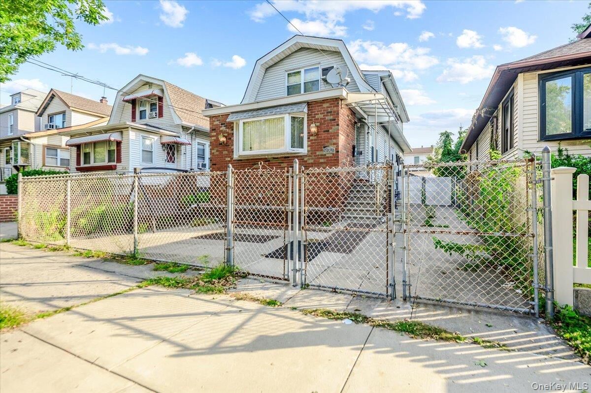 Property Photo:  950 Edison Avenue  NY 10465 