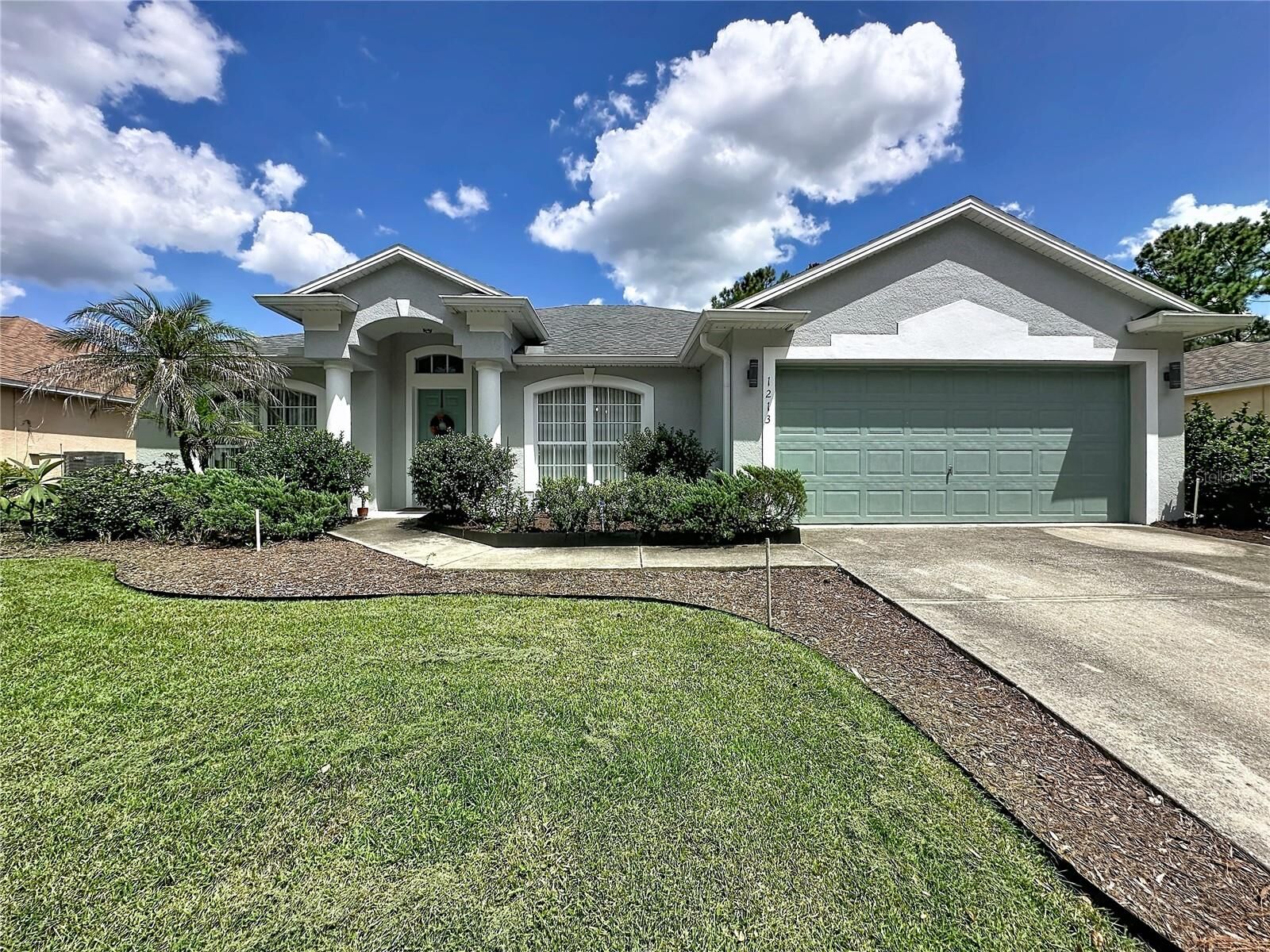 Property Photo: 1213 Grand Reserve Drive FL 33837