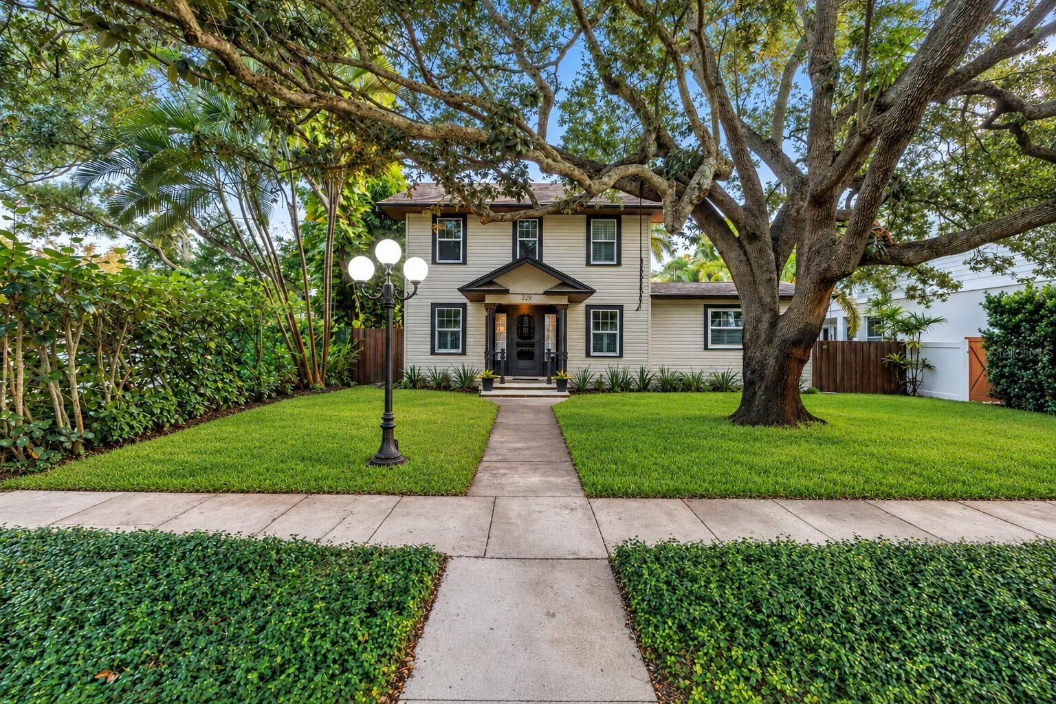 Property Photo: 229 18th Avenue NE FL 33704