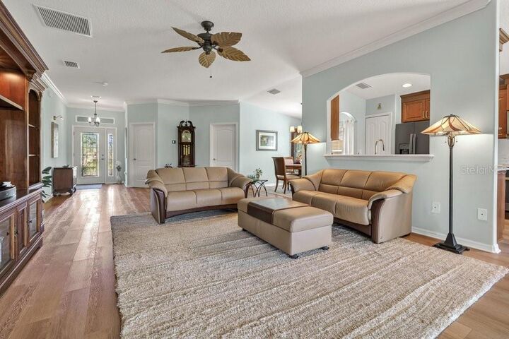 Property Photo:  5811 Greenbriar Loop  FL 34748 