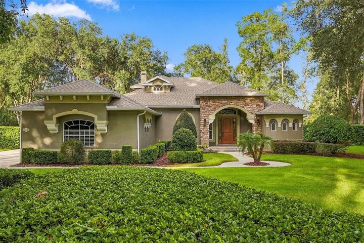 Property Photo: 8297 Day Lily Place FL 32771