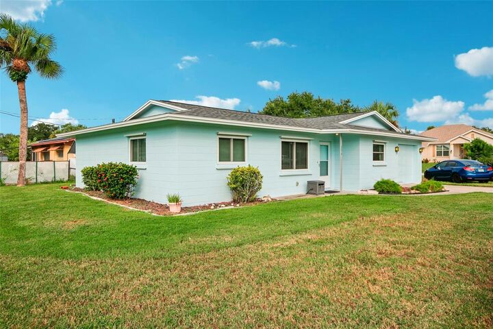 Property Photo:  2210 Gentian Road  FL 34293 