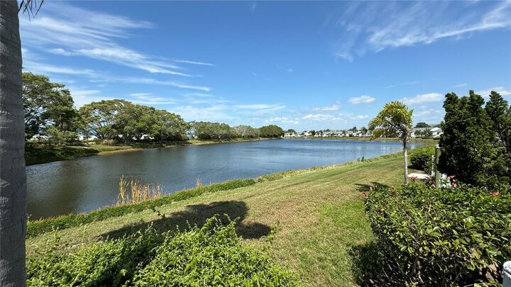 Property Photo:  950 Waterside Lane  FL 34209 