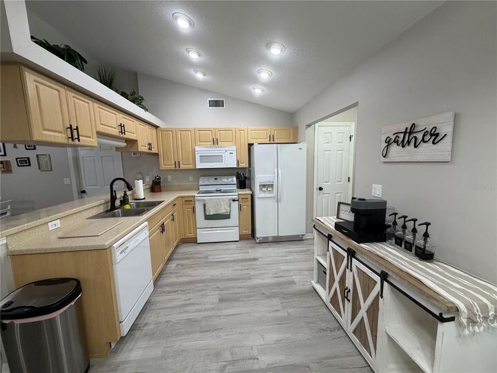 Property Photo: 10106 Dusty Hill Loop FL 33525