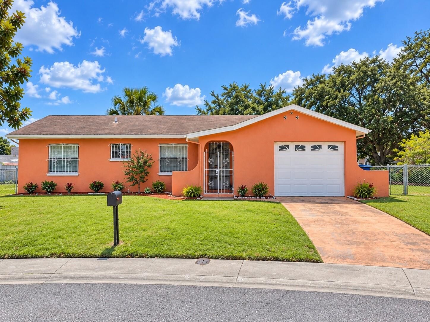 Property Photo: 4068 Castlegate Drive FL 32839
