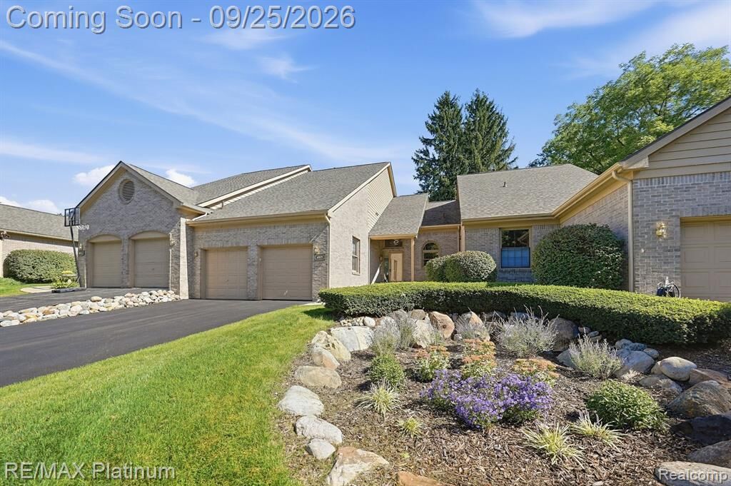 Property Photo: 4971 Fairways Drive MI 48116