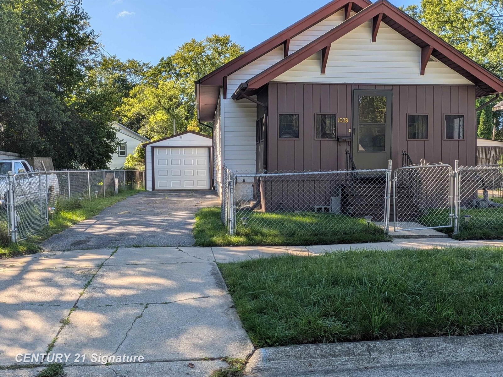Property Photo:  1038 E Marengo Avenue  MI 48505 