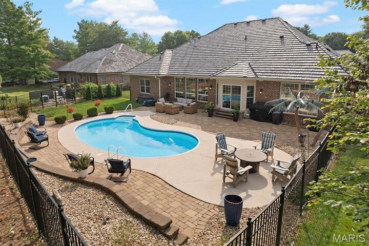 Property Photo:  1205 S Oxfordshire Lane  IL 62025 