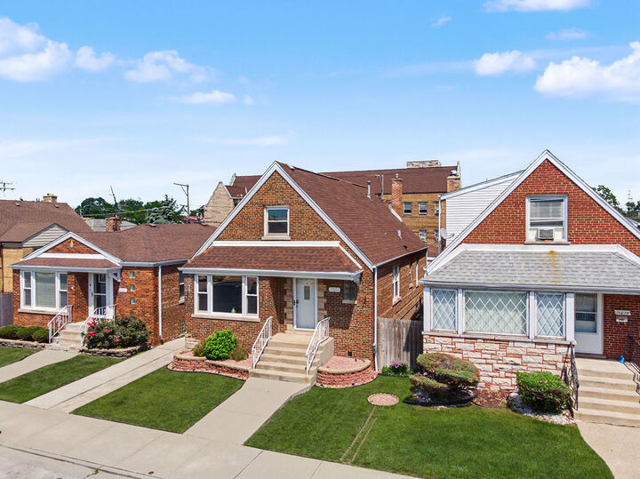 Property Photo: 11011 S Avenue L IL 60617