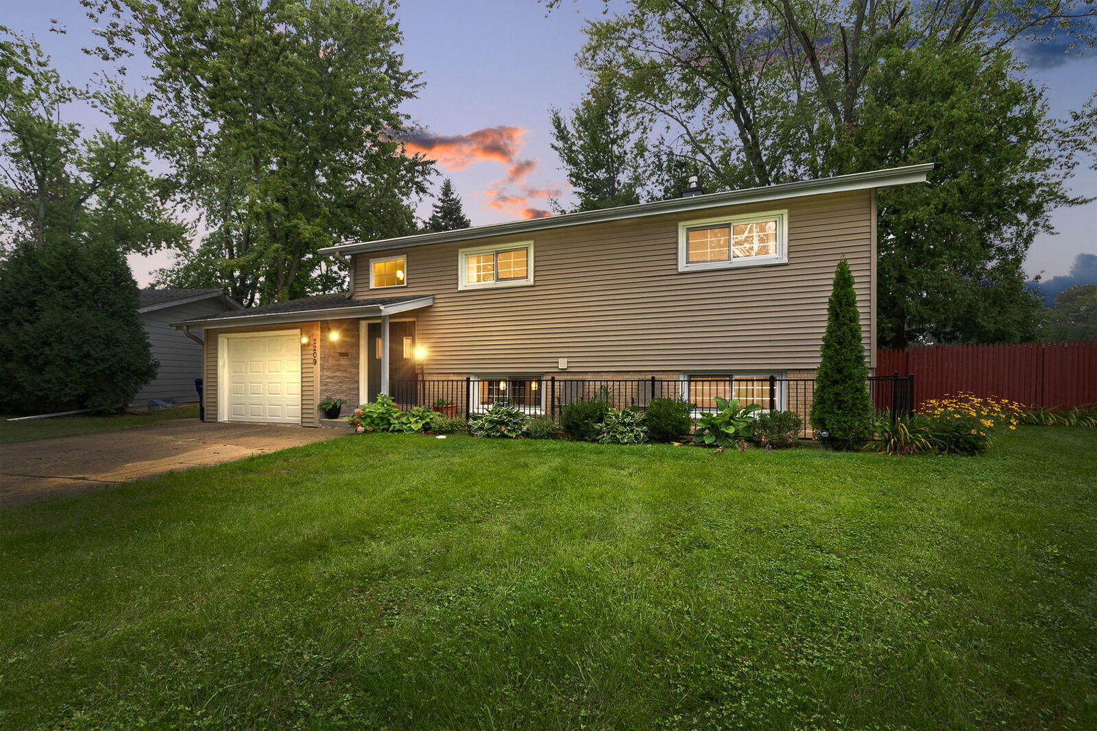 Property Photo: 2209 Kingston Road IL 60087