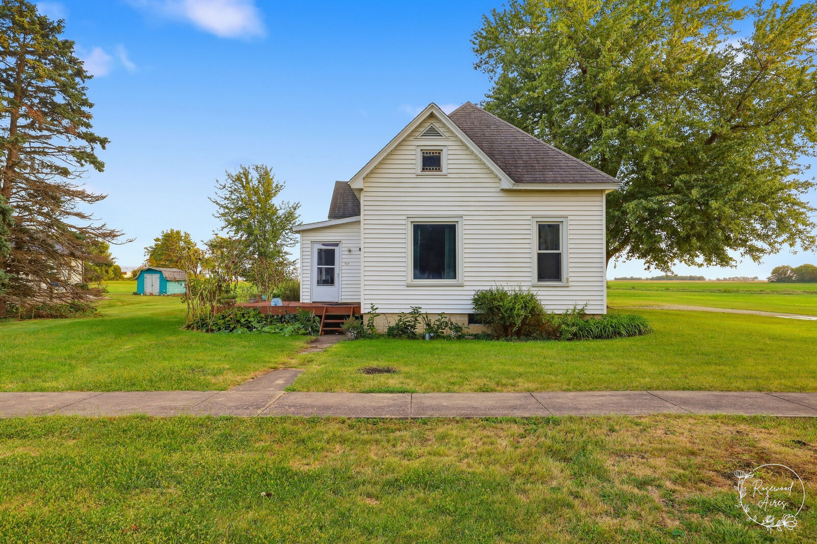 Property Photo:  104 E Cleveland Street  IL 60929 