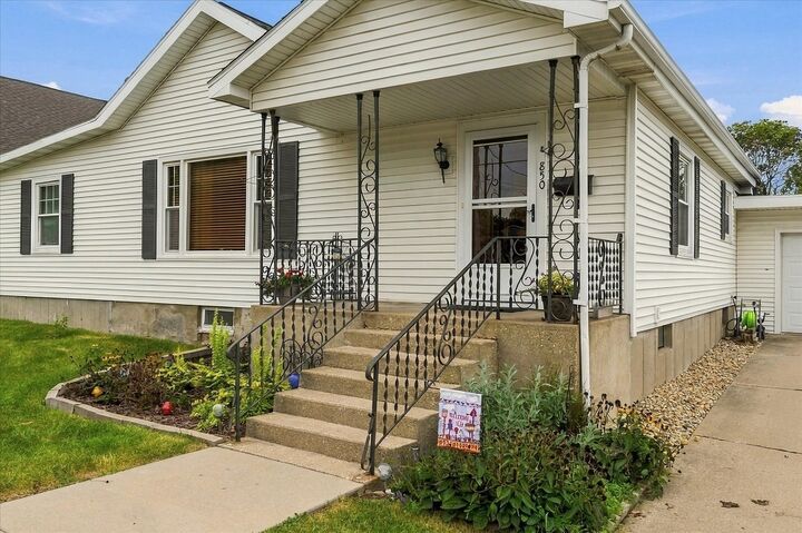 Property Photo: 850 Joliet Street IL 61301