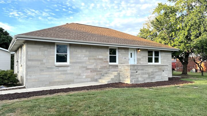 Property Photo:  105 W Jackson Street W  IL 61853 