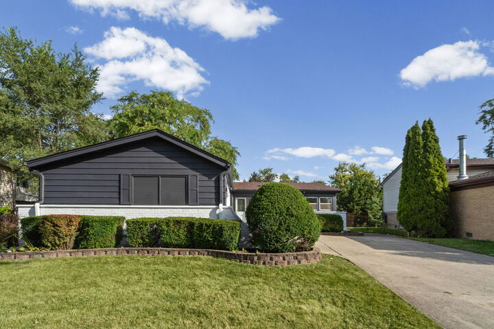 Property Photo:  160 Lancaster Lane  IL 60018 