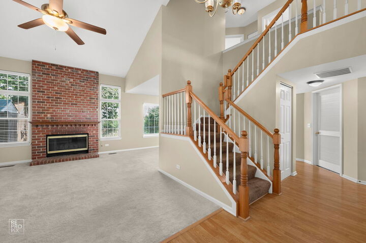 Property Photo: 2041 Clarewood Lane 2041 IL 60060