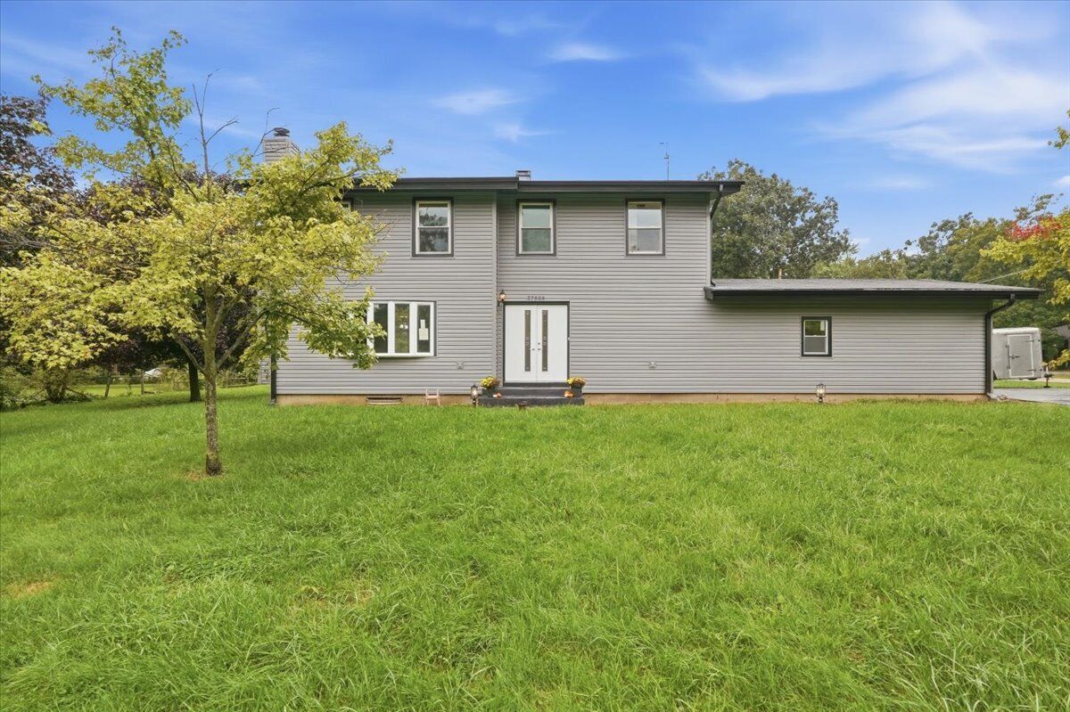 Property Photo:  37860 N Metropolitan Avenue  IL 60087 