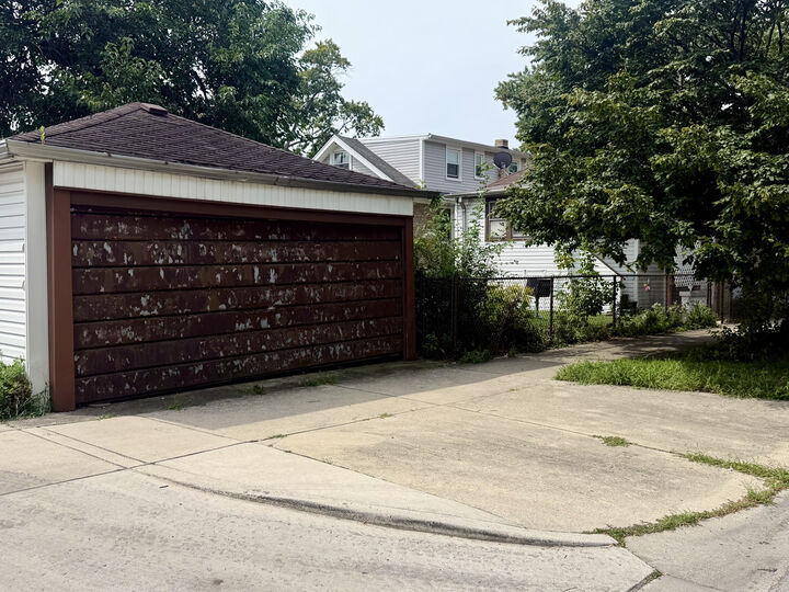 Property Photo: 5057 N Keeler Avenue IL 60630