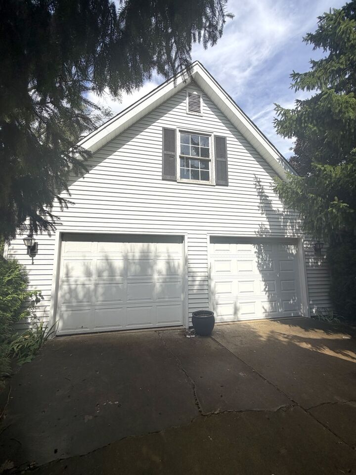 Property Photo: 6510 Southbury Court IL 60532