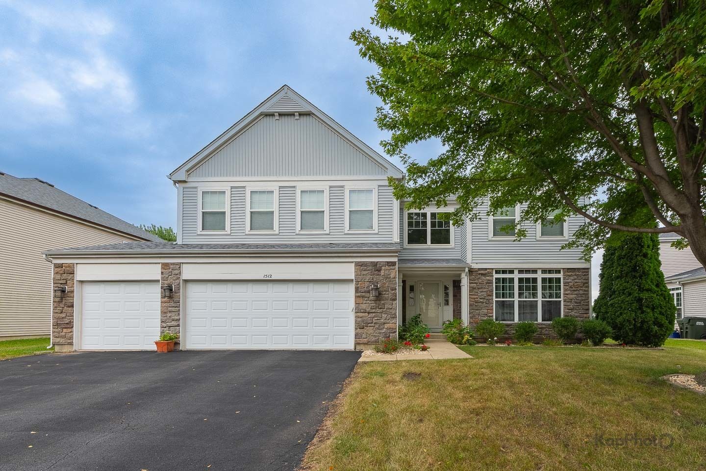 Property Photo: 1512 Parkside Drive IL 60490