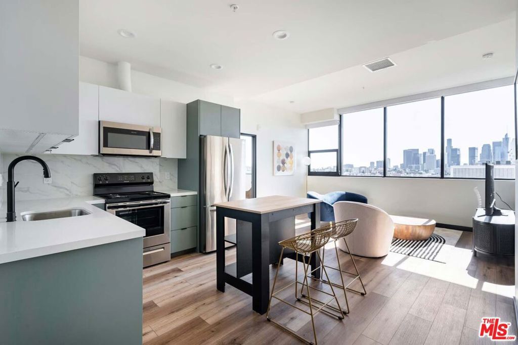 Property Photo:  2500 Wilshire Boulevard 622  CA 90057 