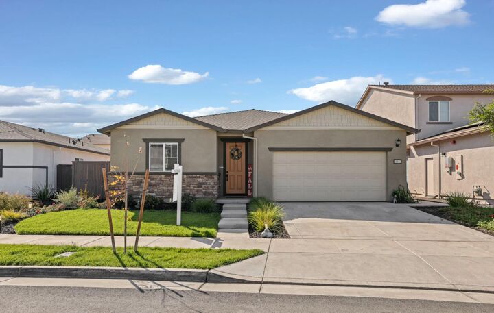 Property Photo: 10947 Breezewood Way CA 95219