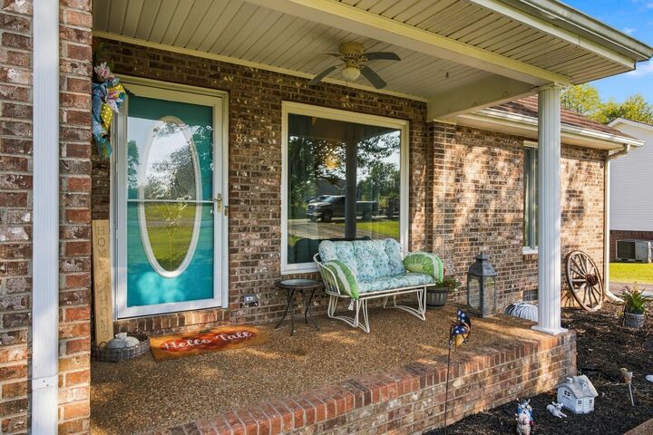 Property Photo: 148 April Cir TN 37148