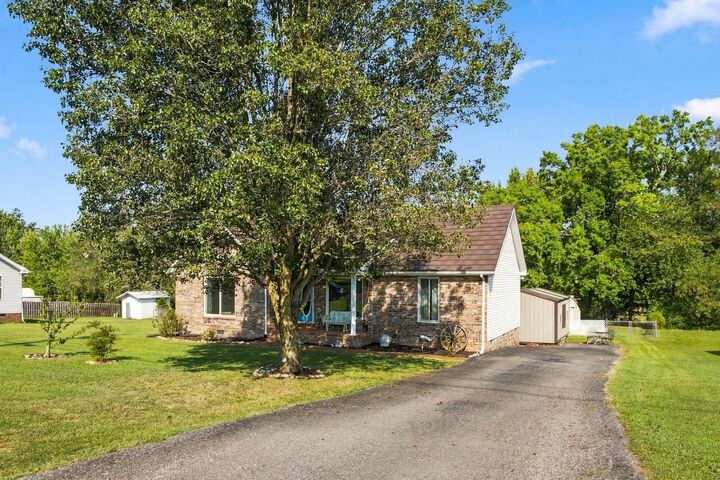 Property Photo:  148 April Cir  TN 37148 