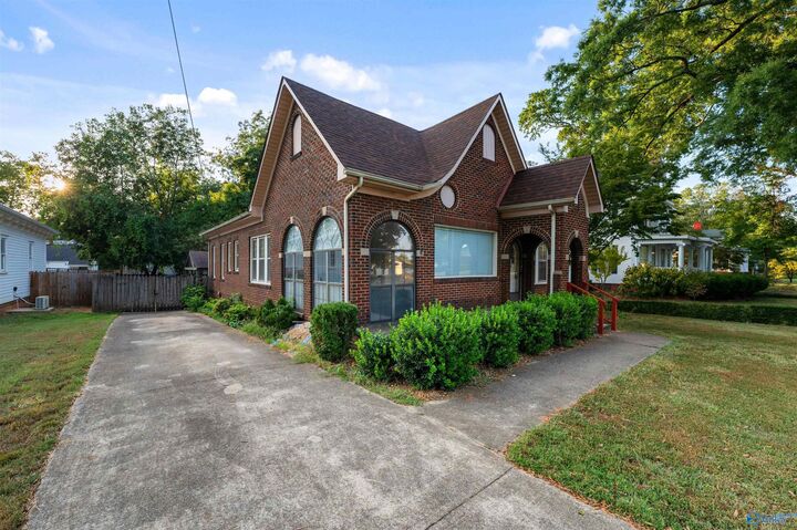 Property Photo: 409 North Jefferson Street AL 35611
