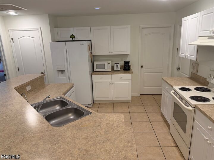 Property Photo:  1705 NW 11th Court  FL 33993 