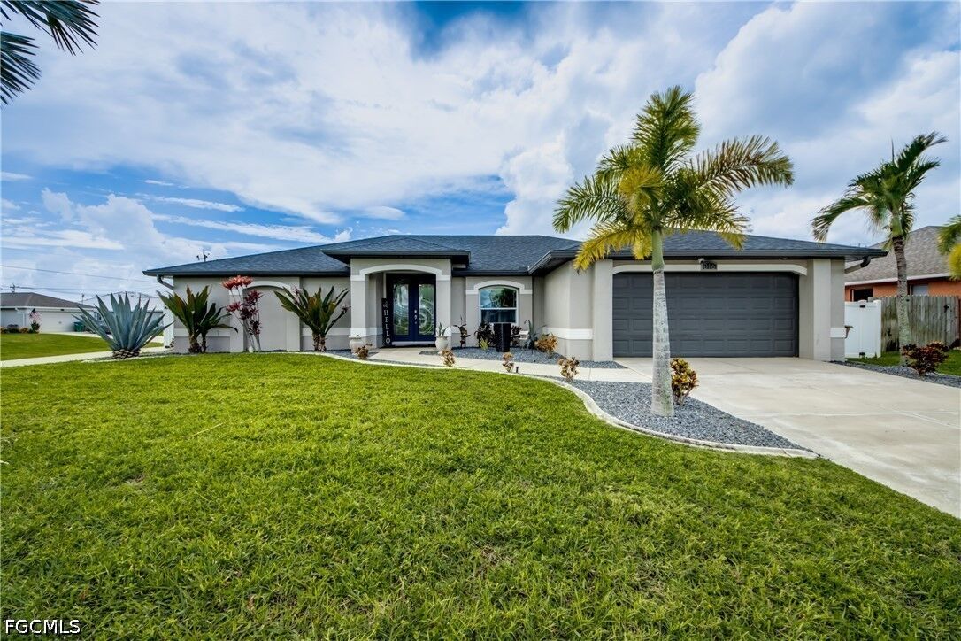Property Photo: 816 SW 28th Terrace FL 33914