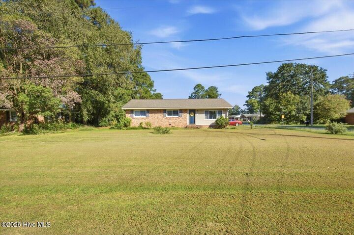 Property Photo:  613 E Chelly Street  NC 28398 