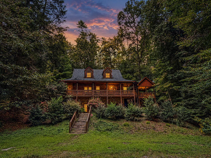 Property Photo: 525 Gallery Court GA 30540