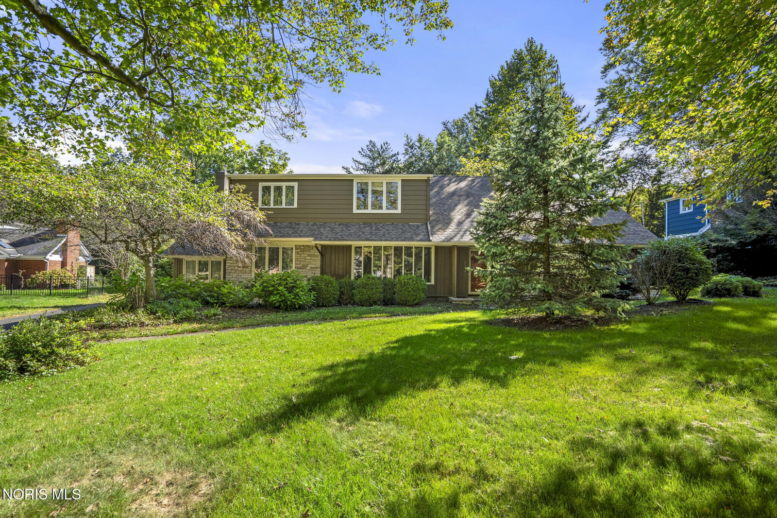 Property Photo: 2242 Dundas Road OH 43606