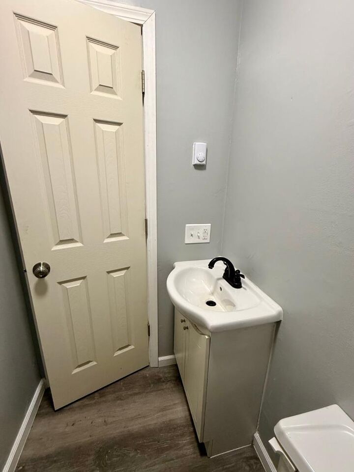 Property Photo:  3456 W Alexis Road Apt 4  OH 43623 