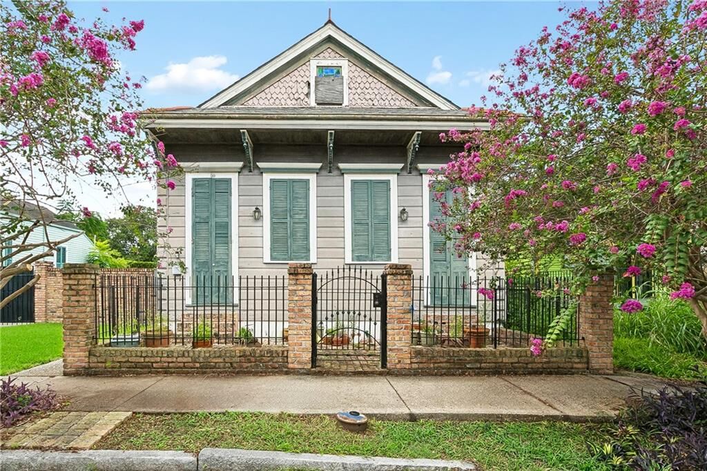 Property Photo: 1230 Alvar Street LA 70117
