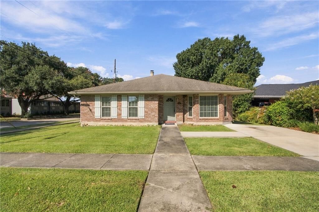 Property Photo: 3800 Napoli Drive LA 70002