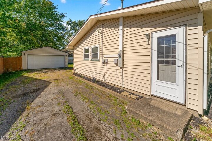 Property Photo: 2531 Chestnut Street OH 44420