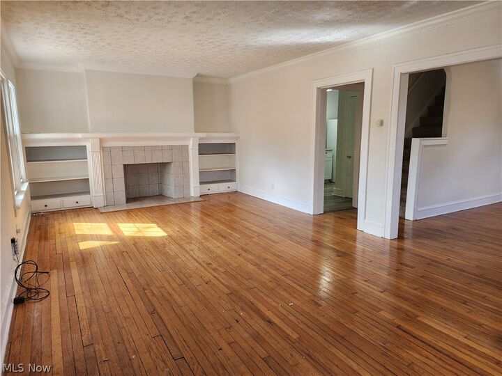 Property Photo:  2060 Rossmoor Road  OH 44118 