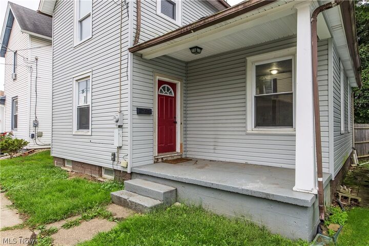 Property Photo:  327 Schrock Place SW  OH 44647 