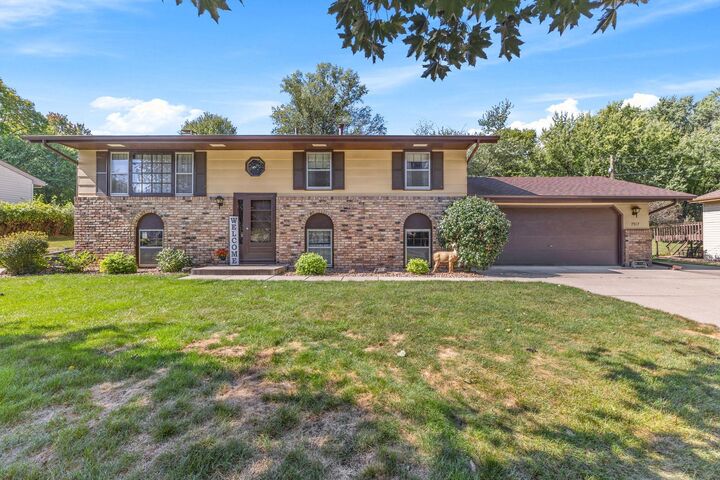 Property Photo:  7917 Mount Curve Boulevard  MN 55445 