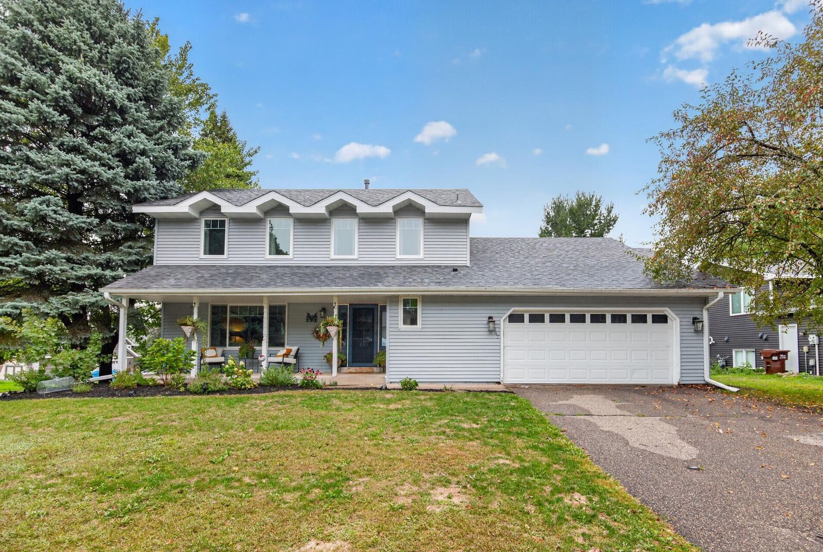 Property Photo:  2347 Heath Avenue N  MN 55128 