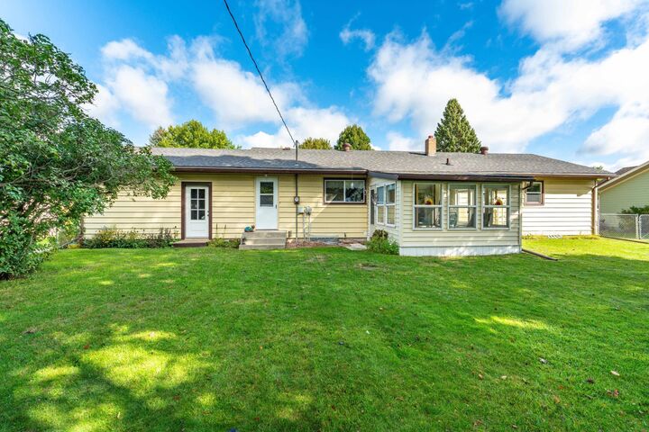 Property Photo:  101 W Hillside Avenue  MN 56537 