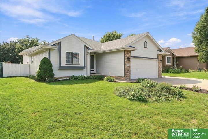 Property Photo: 2207 Aberdeen Drive NE 68046