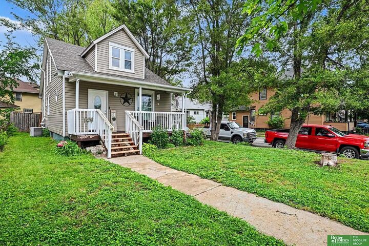 Property Photo: 2850 Meredith Avenue NE 68111