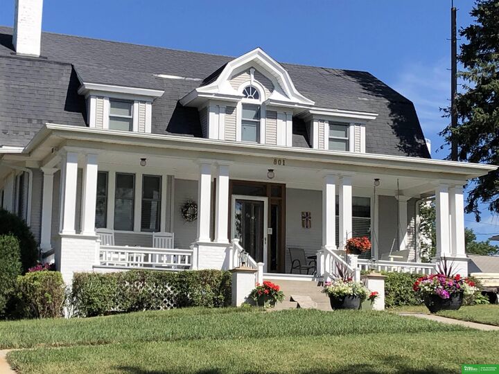 Property Photo:  801 &Amp 811 10th Street  NE 68791 