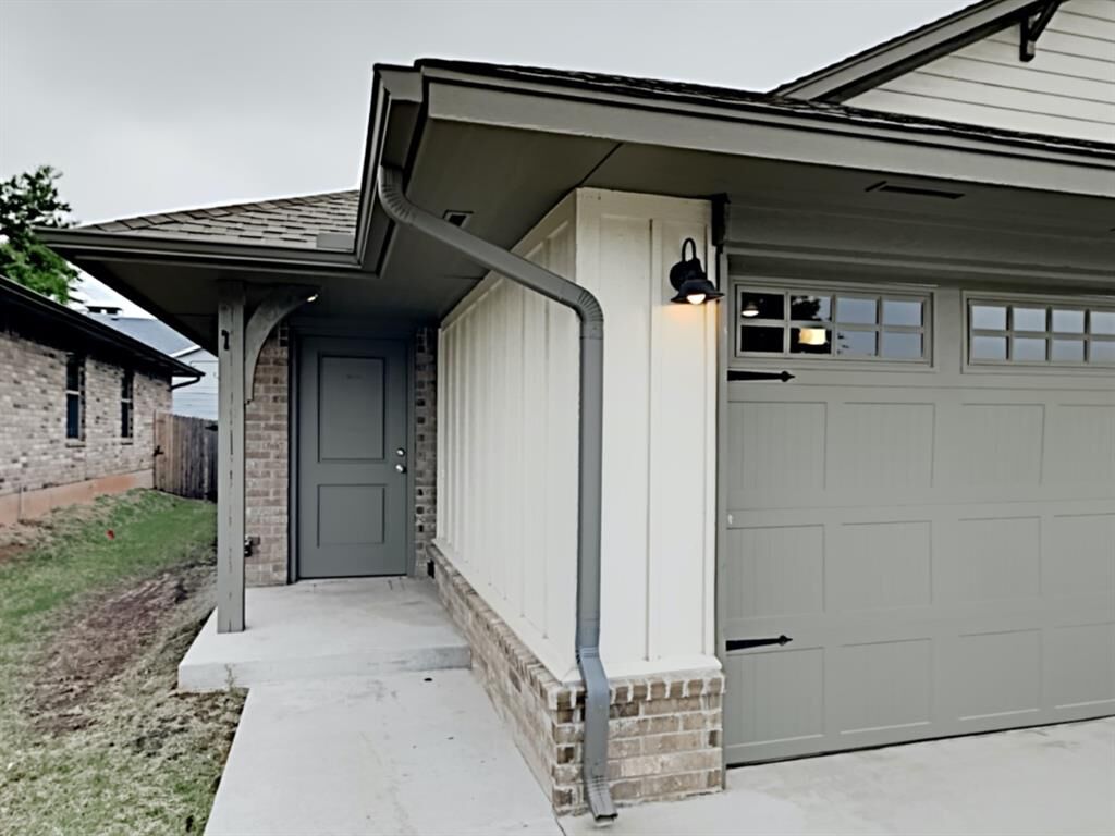 Property Photo:  